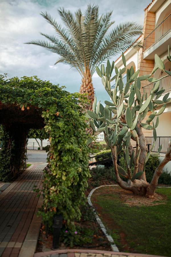 Fantastic 4 Cyprus First Line Beachfront Boghaz Экстерьер фото